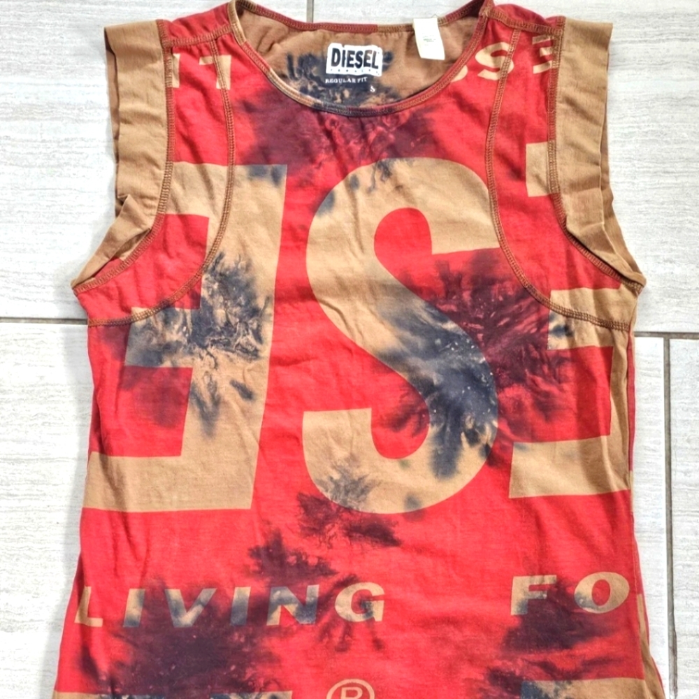 Diesel Graphic Tee. Size Small Red, Black And Cream. Like New!